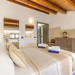 Antica Aia Con Piscina Шикли