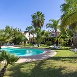 Antica Aia Con Piscina Шикли