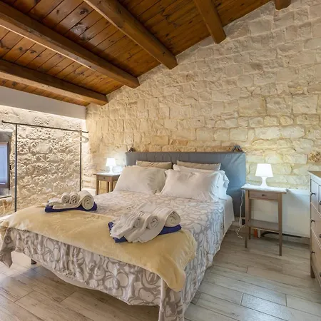 Villa Antica Aia Con Piscina
